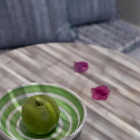 Madame Kalitsi Cozy *