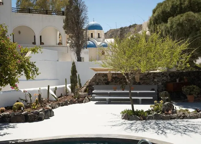 Madame Kalitsi Cozy *