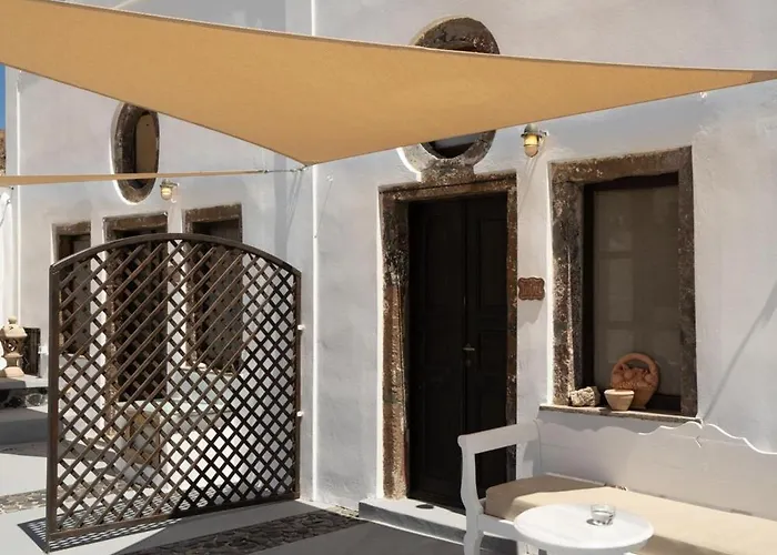 Madame Kalitsi Cozy شقة ثيرا