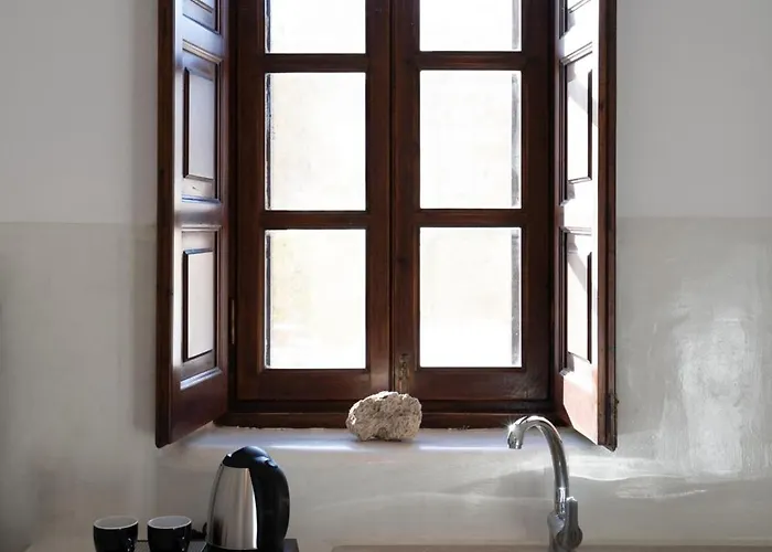 Madame Kalitsi Cozy *