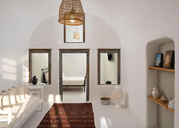 Madame Kalitsi Cozy ثيرا