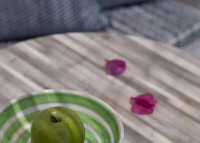 Madame Kalitsi Cozy *