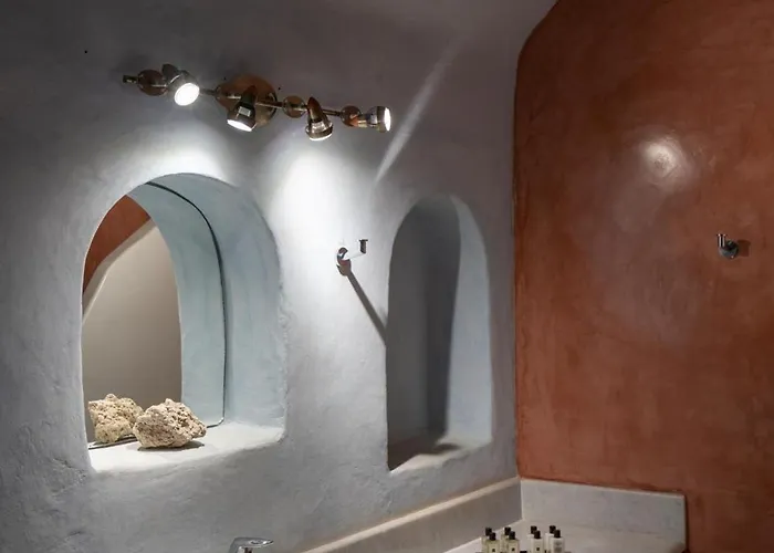 Madame Kalitsi Cozy ثيرا