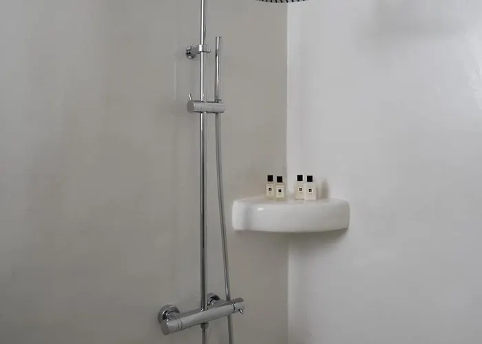 Madame Kalitsi Cozy * ثيرا