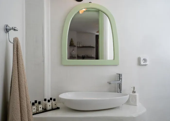 Madame Kalitsi Cozy شقة ثيرا