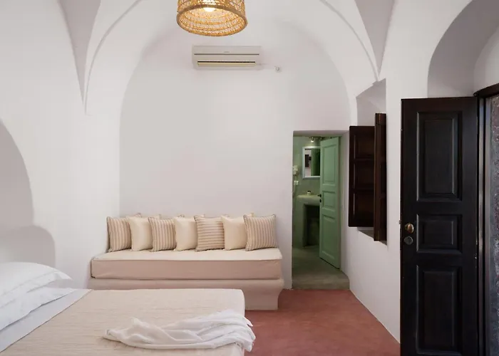 Madame Kalitsi Cozy شقة ثيرا