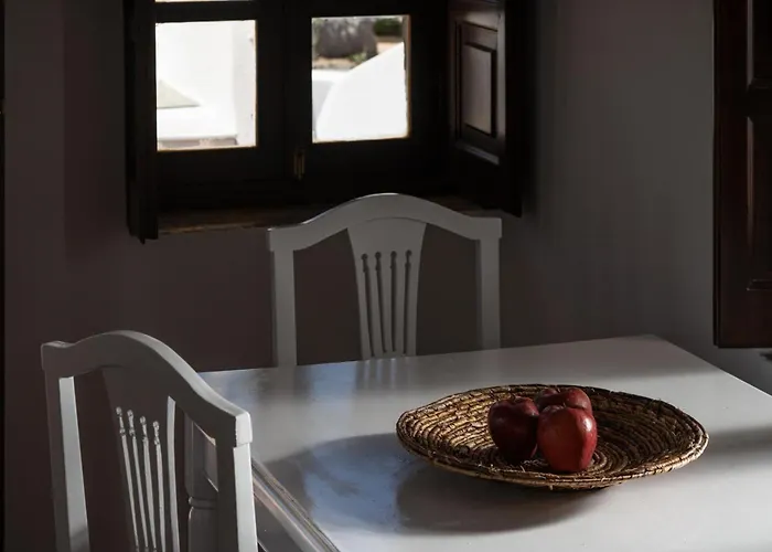 Madame Kalitsi Cozy ثيرا