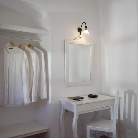 Madame Kalitsi Cozy Fíra